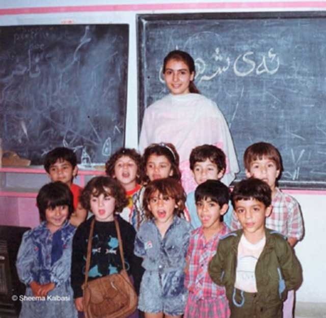 شیما کلباسی در کلاس درس در پاکستان